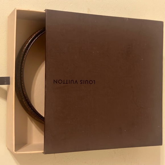 Louis Vuitton leather belt - Picture 3 of 5
